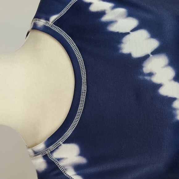 Pretty Garden Sweatshirt - Picture 3 of 14